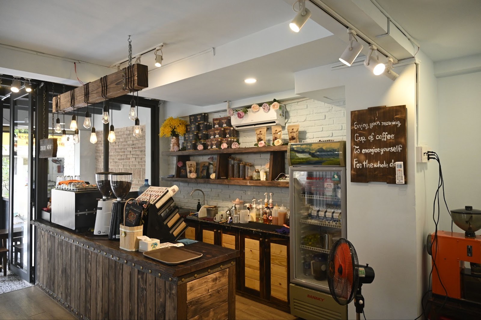 Đến với Vgroup Coffee & Tea để thưởng thức cà phê sạch